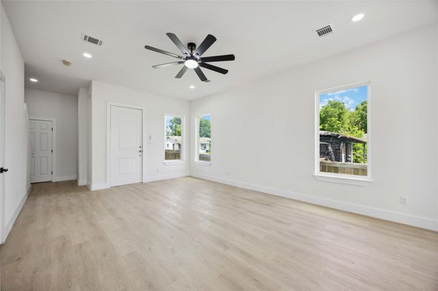 3210 Retta Street A-B, Houston, TX 77026