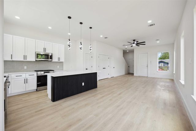 3210 Retta Street A-B, Houston, TX 77026