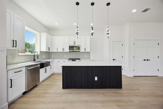 3210 Retta Street A-B, Houston, TX 77026