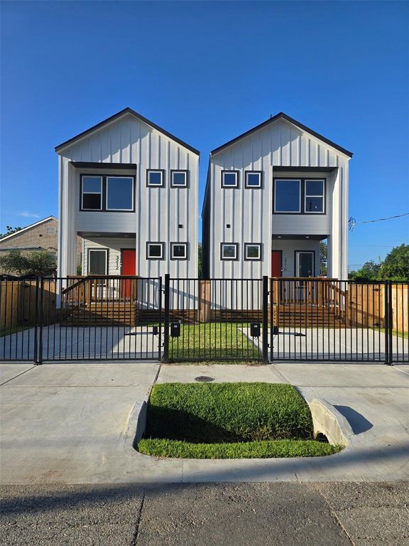 3210 Retta Street A-B, Houston, TX 77026