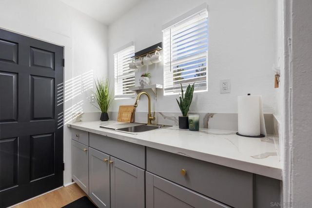 1055 21st, San Diego, CA 92102