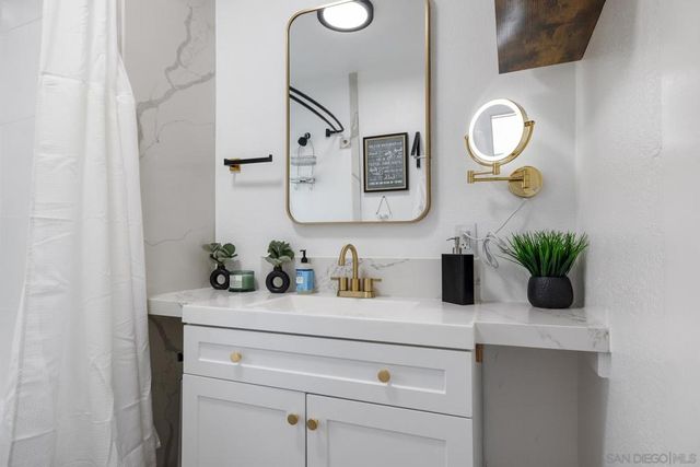 1055 21st, San Diego, CA 92102