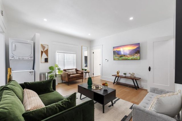 1055 21st, San Diego, CA 92102