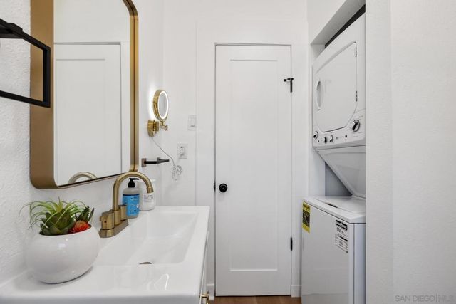 1055 21st, San Diego, CA 92102