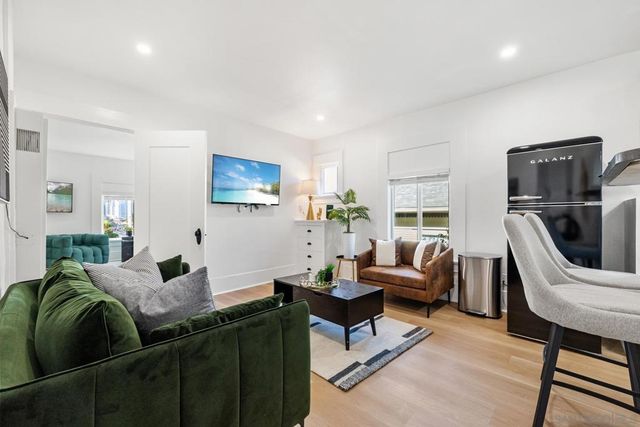 1055 21st, San Diego, CA 92102