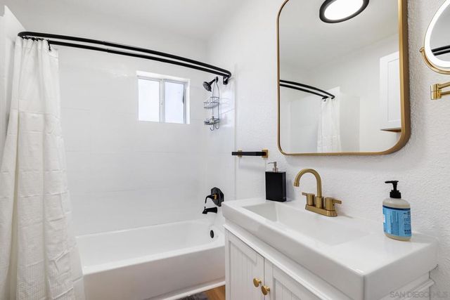 1055 21st, San Diego, CA 92102