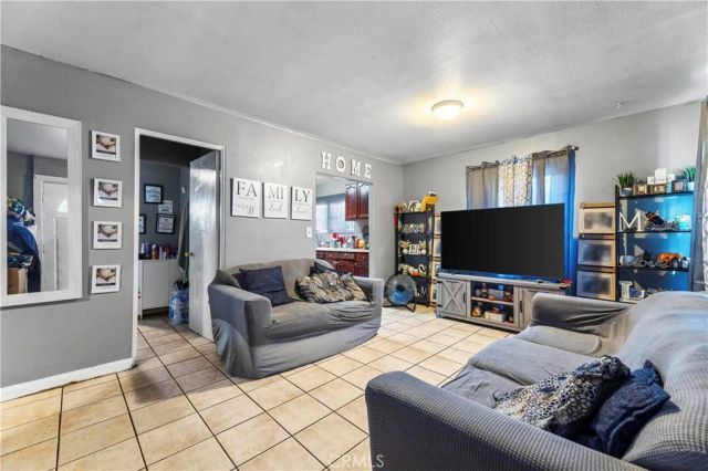 907 E 109th, Los Angeles, CA 90059