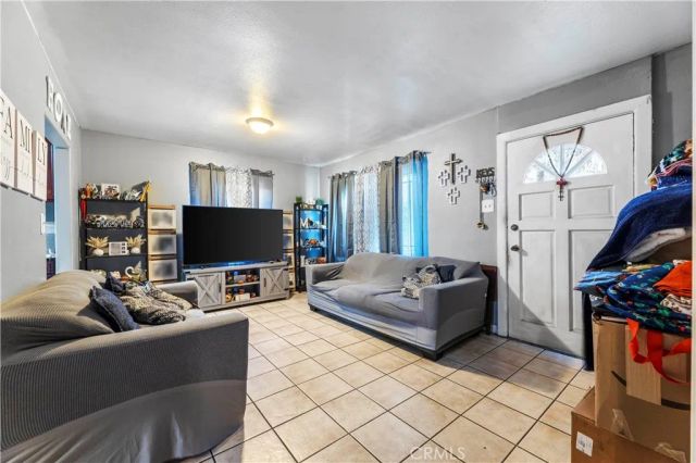 907 E 109th, Los Angeles, CA 90059