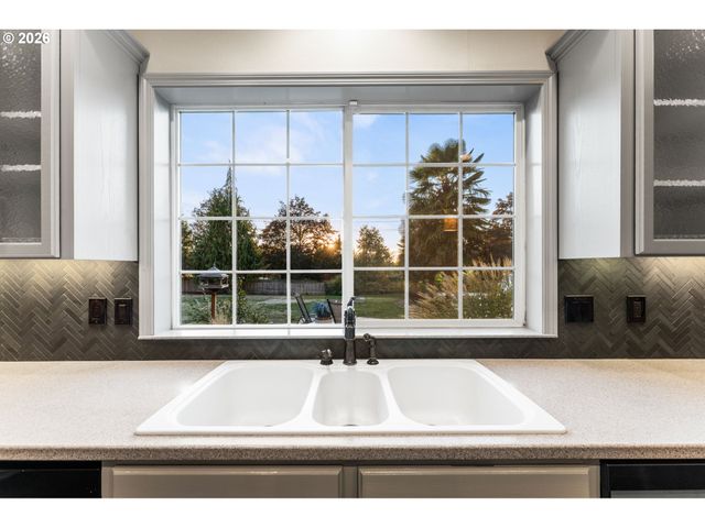 16004 Ne 203RD Ct, Brush Prairie, WA 98606