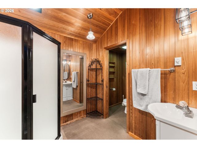 16004 Ne 203RD Ct, Brush Prairie, WA 98606