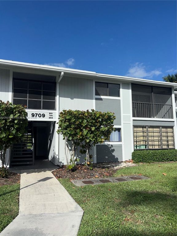 9709 Hammocks Blvd 204, Miami, FL 33196