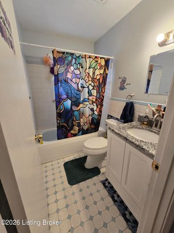 6811 Copra Ln, Louisville, KY 40219