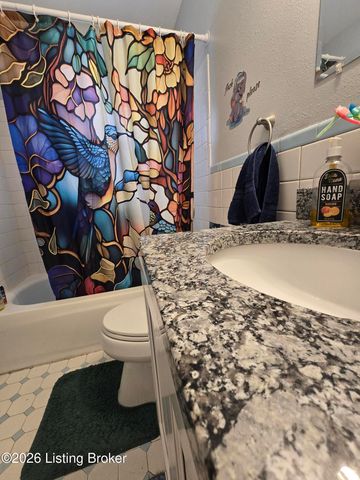 6811 Copra Ln, Louisville, KY 40219