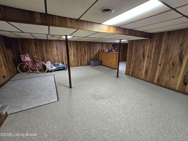 6811 Copra Ln, Louisville, KY 40219