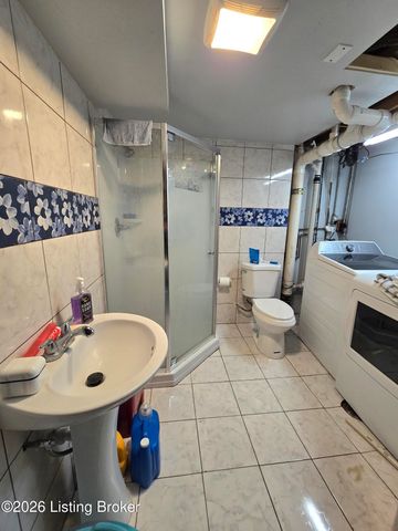 6811 Copra Ln, Louisville, KY 40219