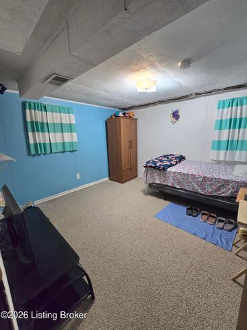 6811 Copra Ln, Louisville, KY 40219