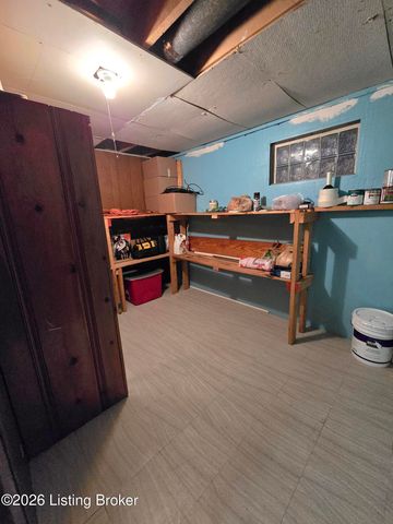 6811 Copra Ln, Louisville, KY 40219