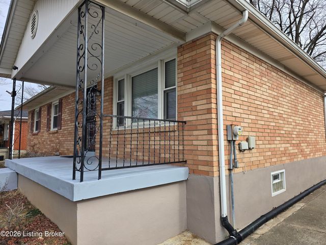 6811 Copra Ln, Louisville, KY 40219