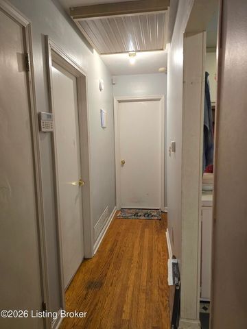 6811 Copra Ln, Louisville, KY 40219