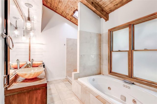208 Westhaven DR, West Lake Hills, TX 78746