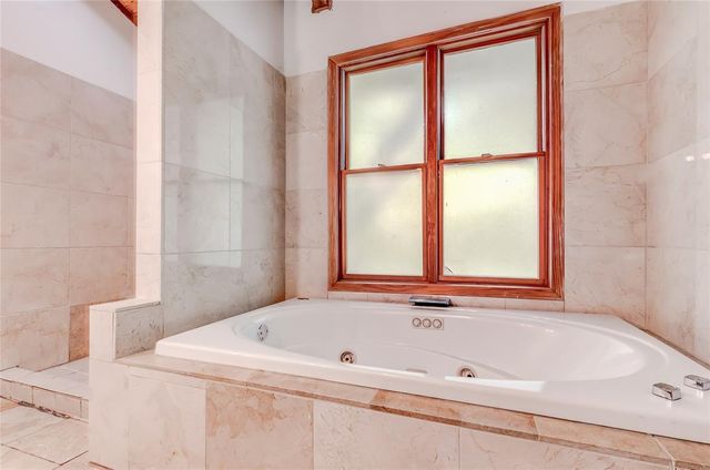 208 Westhaven DR, West Lake Hills, TX 78746