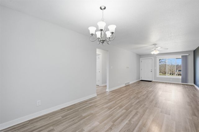 1306 E 6th Street S, Newton, IA 50208