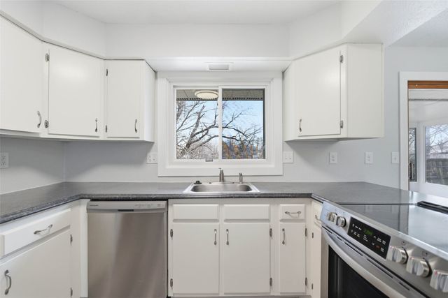 1306 E 6th Street S, Newton, IA 50208