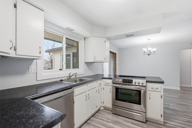 1306 E 6th Street S, Newton, IA 50208