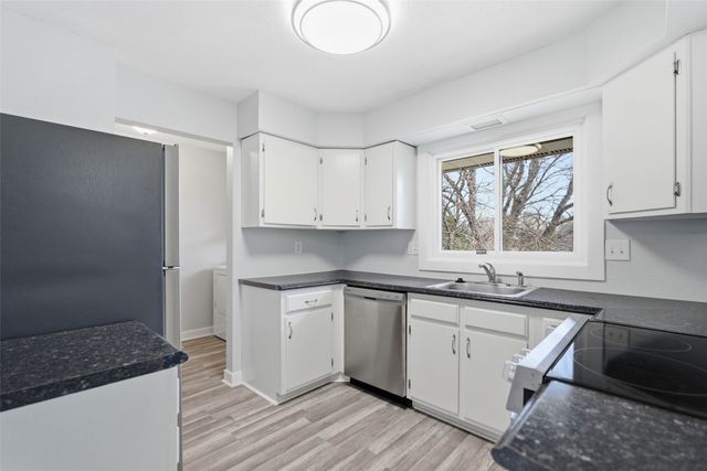 1306 E 6th Street S, Newton, IA 50208