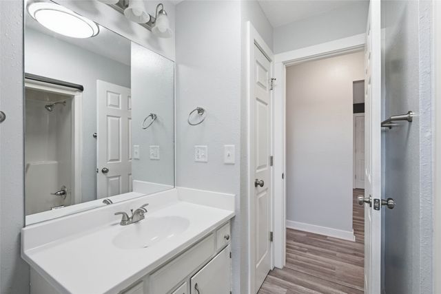 1306 E 6th Street S, Newton, IA 50208