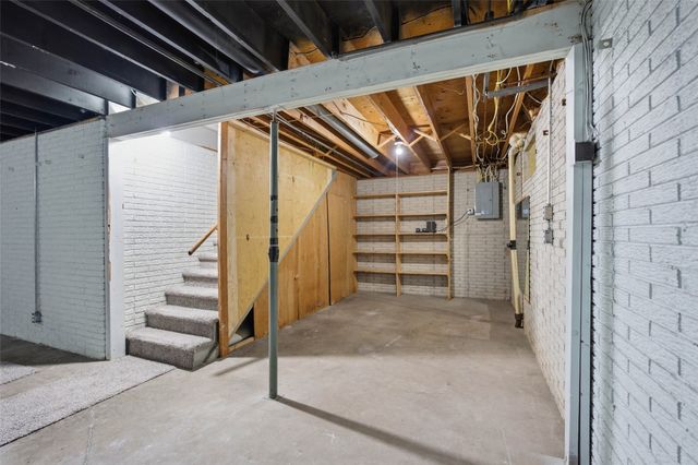 1306 E 6th Street S, Newton, IA 50208