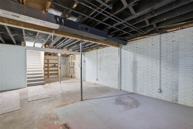 1306 E 6th Street S, Newton, IA 50208