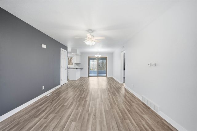 1306 E 6th Street S, Newton, IA 50208