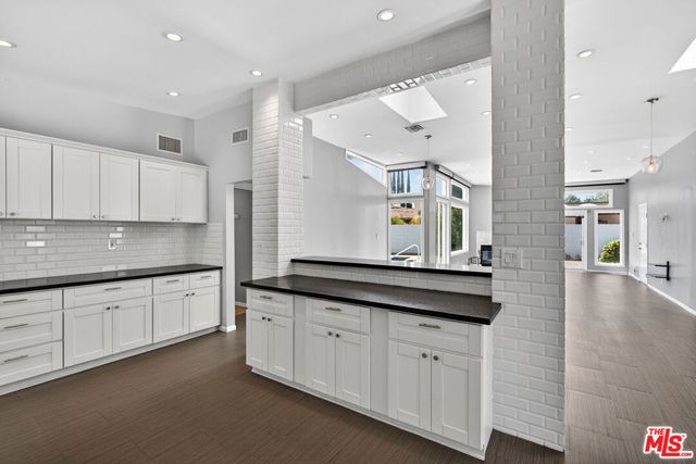 6292 Lubao Avenue, Woodland Hills, CA 91367