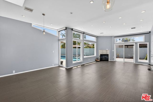 6292 Lubao Avenue, Woodland Hills, CA 91367