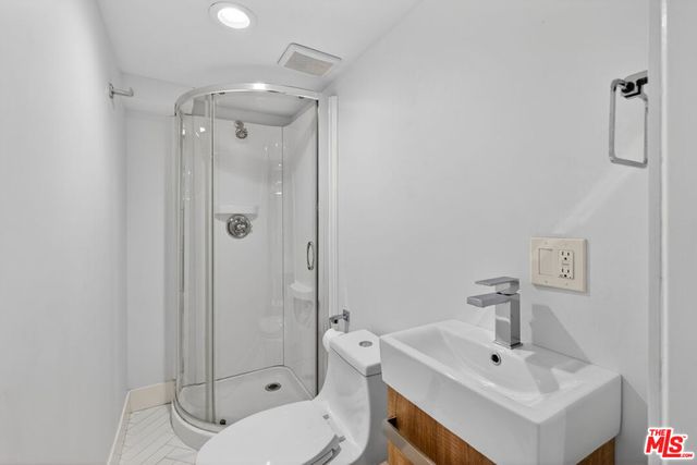 6292 Lubao Avenue, Woodland Hills, CA 91367