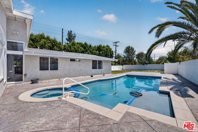 6292 Lubao Avenue, Woodland Hills, CA 91367
