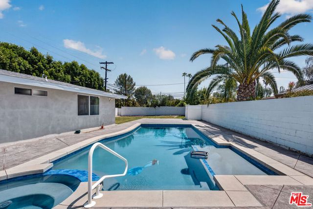 6292 Lubao Avenue, Woodland Hills, CA 91367