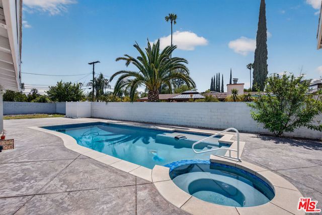6292 Lubao Avenue, Woodland Hills, CA 91367