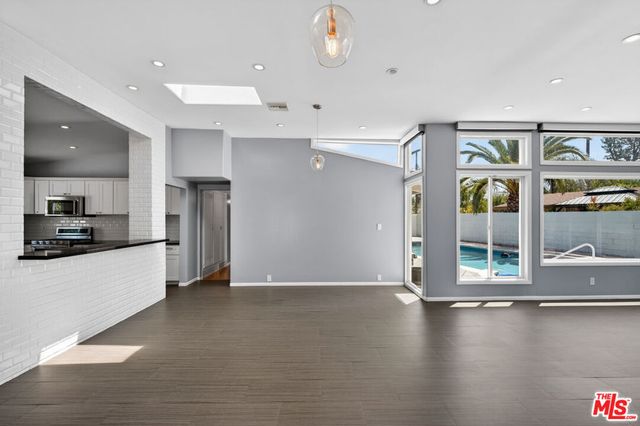 6292 Lubao Avenue, Woodland Hills, CA 91367