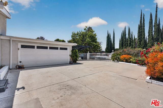 6292 Lubao Avenue, Woodland Hills, CA 91367