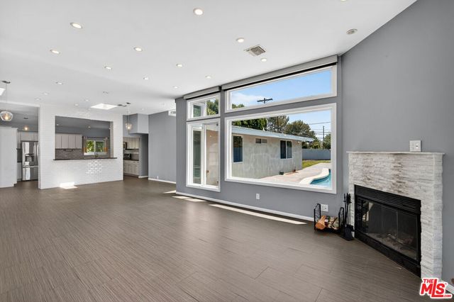 6292 Lubao Avenue, Woodland Hills, CA 91367