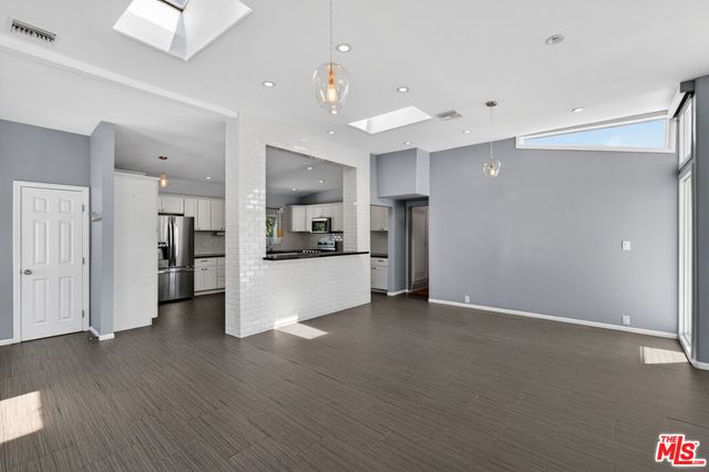 6292 Lubao Avenue, Woodland Hills, CA 91367