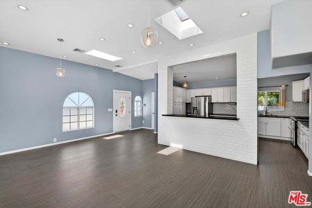 6292 Lubao Avenue, Woodland Hills, CA 91367
