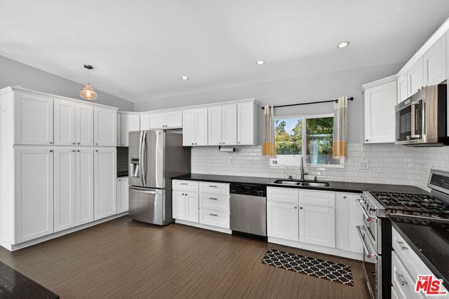 6292 Lubao Avenue, Woodland Hills, CA 91367