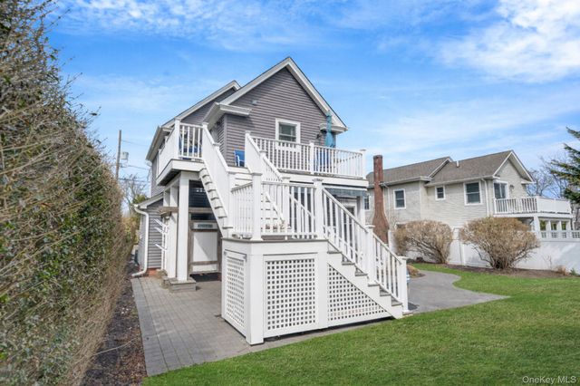 407 Wiggins Street, Greenport, NY 11944