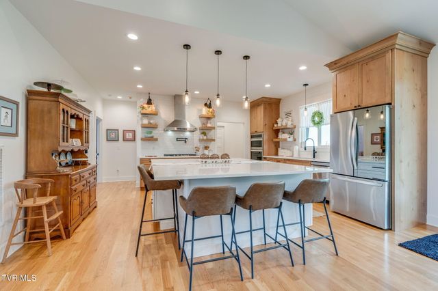 719 Fall Creek Road, Blountville, TN 37617
