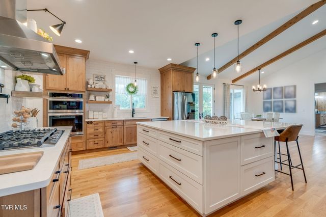 719 Fall Creek Road, Blountville, TN 37617