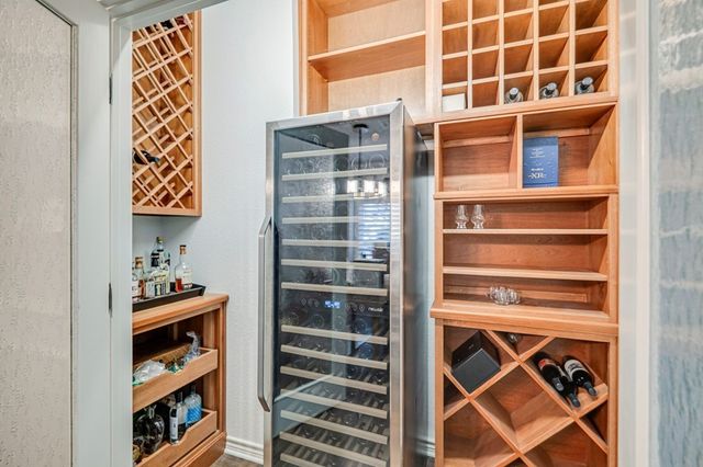 3901 Arroyo Dr, Midland, TX 79707