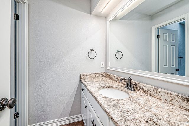 3901 Arroyo Dr, Midland, TX 79707